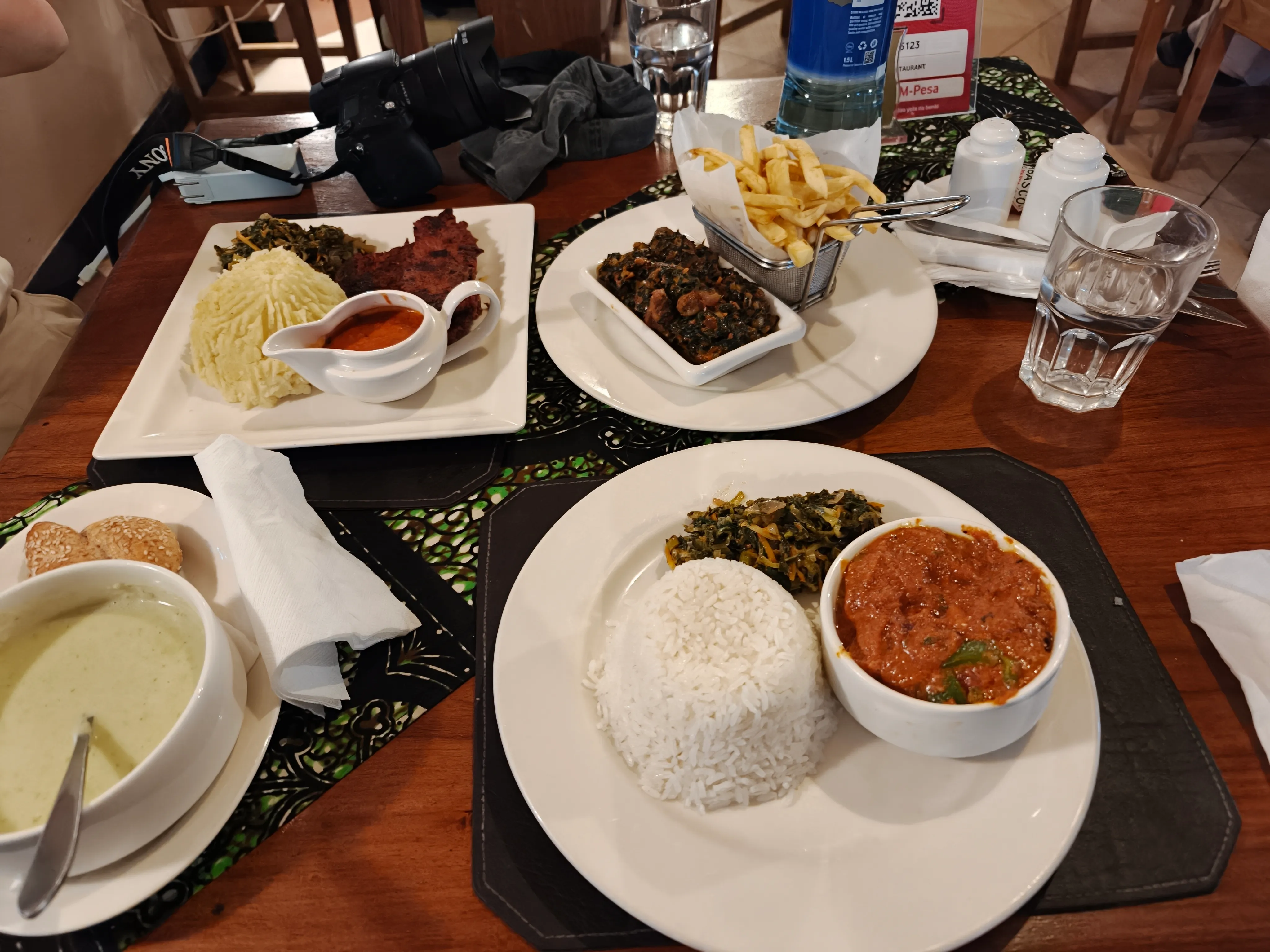 アルーシャのカフェで食べたWali na Nyama